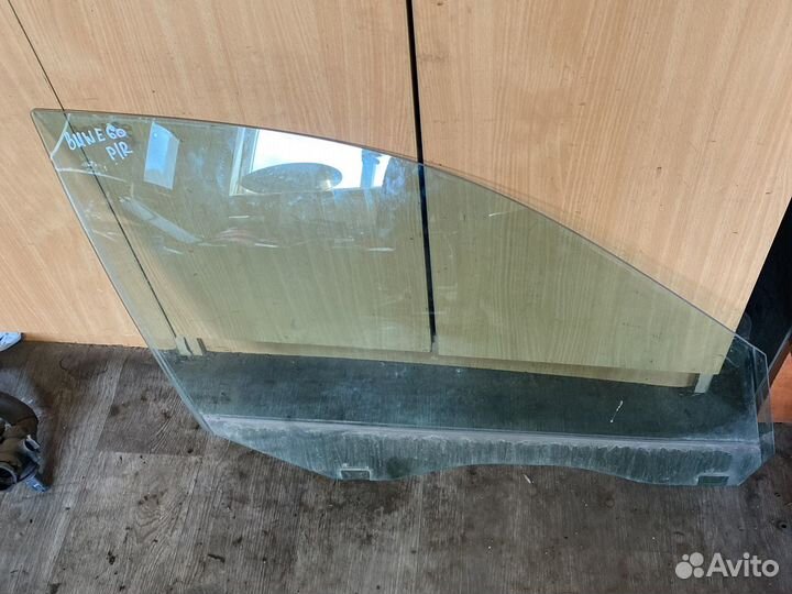 Bmw e60 переднее правое стекло двери