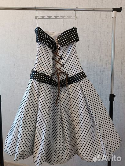 Платье на корсете