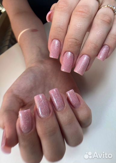 Модель на маникюр