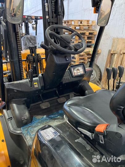 Вилочный погрузчик Hyundai 33D-9E, 2023