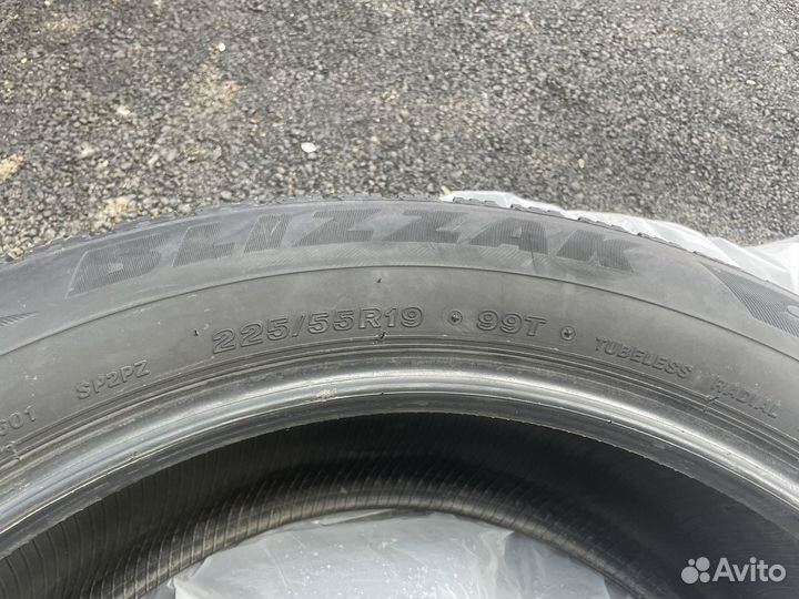 Bridgestone Blizzak Spike-02 225/55 R19 99T