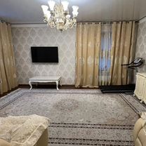 2-к. квартира, 65 м², 1/8 эт.