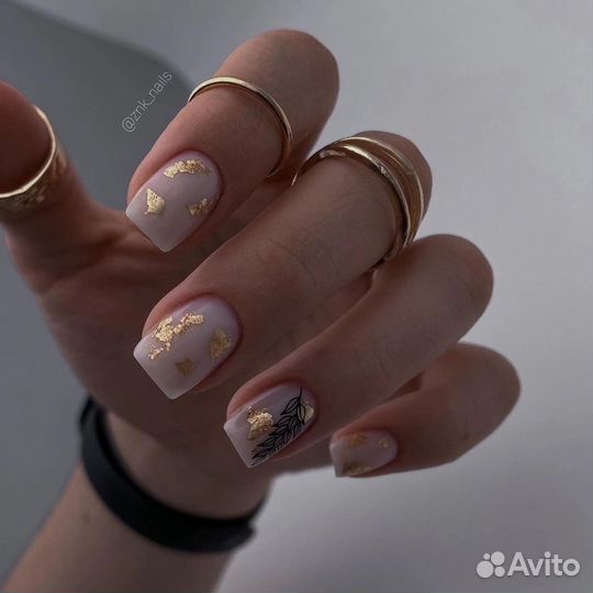 Модель на маникюр