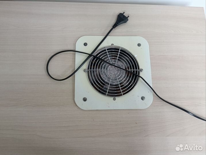 Маникюрный стол с вытяжкой бу