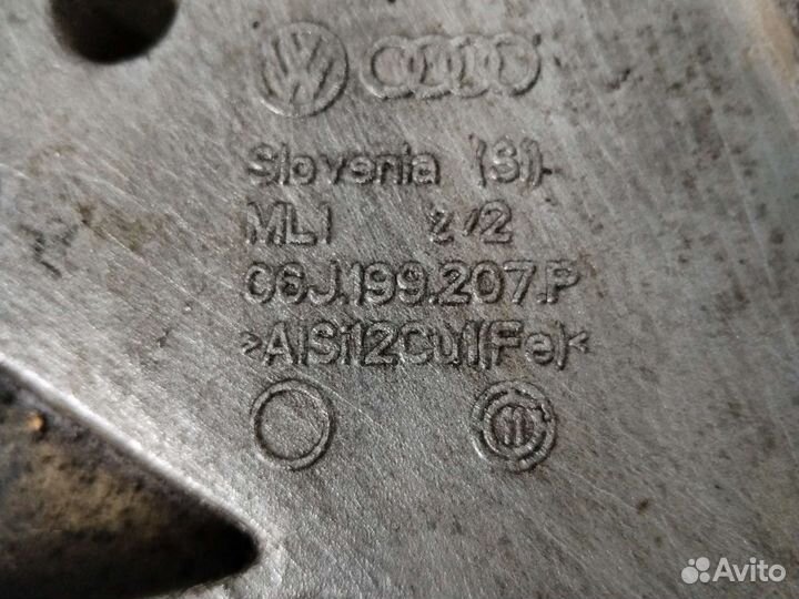 Кронштейн двигателя правый Volkswagen Passat CC