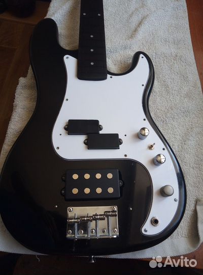 Бас гитара безладовая