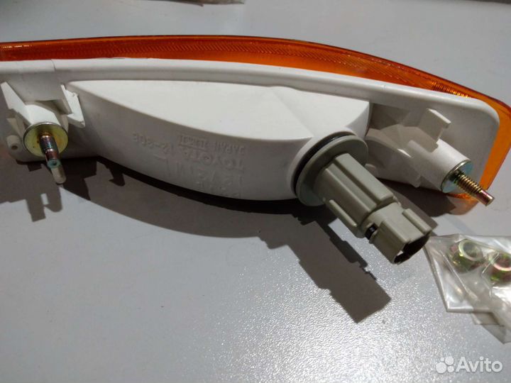 Указатель поворота левый Toyota Corola 81520-80054