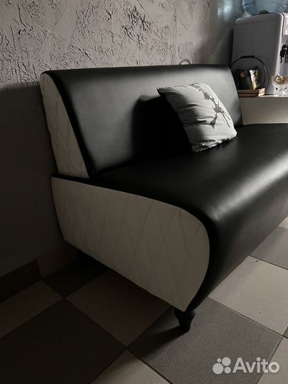 Кожаный диван