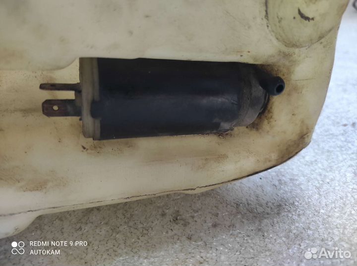 Бачок омывателя Ауди 80 Б3