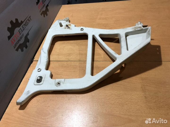 Кронштейн заднего бампера левый Ford Focus 2 седан