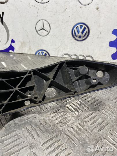 Кронштейн крыла передний левый Audi A4 B6