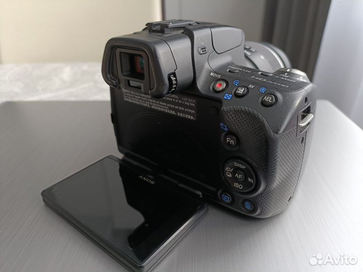 Sony Alpha SLT-A33 с китовым объективом 18-55