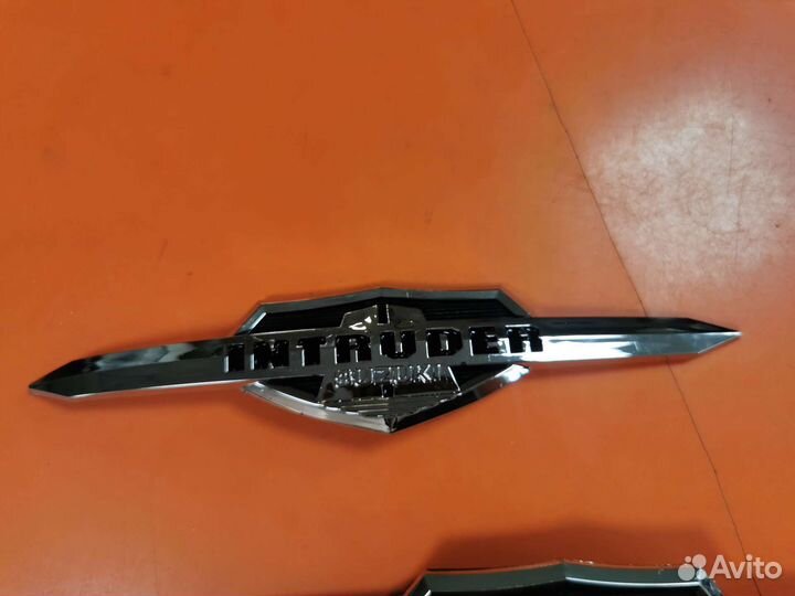 Наклейка на бак Suzuki Intruder