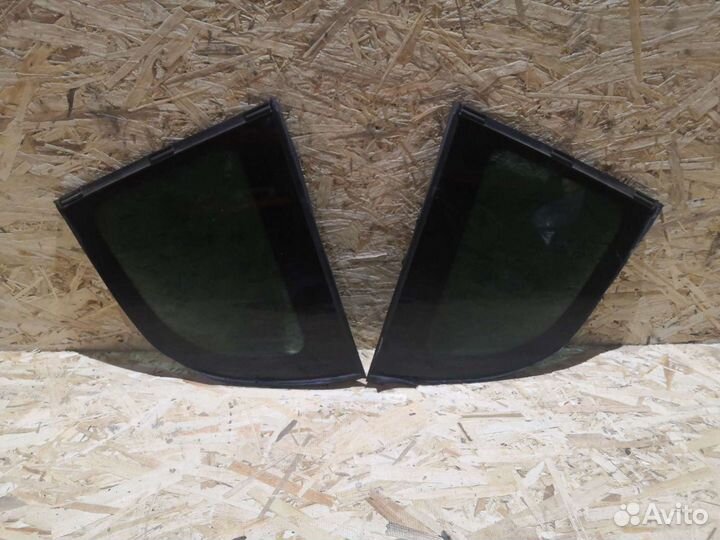 Форточка задняя левая / правая Peugeot 3008