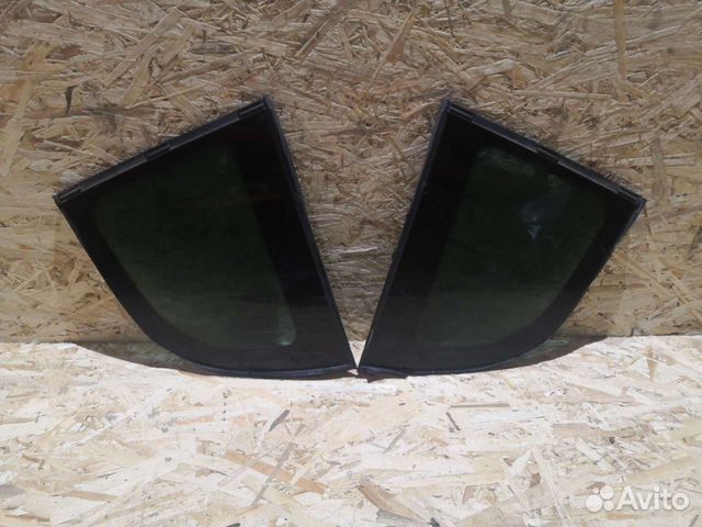 Форточка задняя левая / правая Peugeot 3008