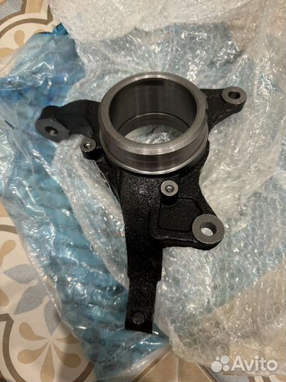 Кулак поворотный тайота камри camry 2011-2018