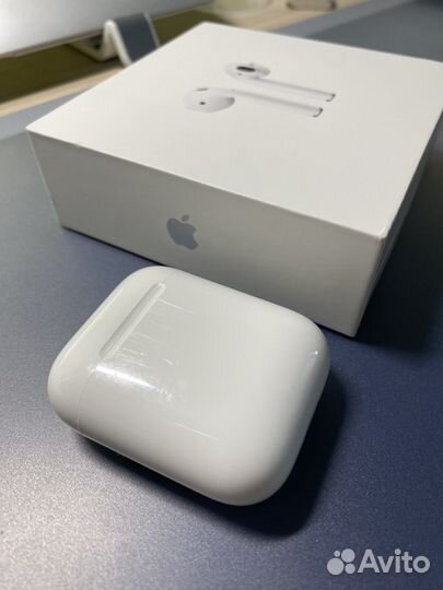 Наушники AirPods