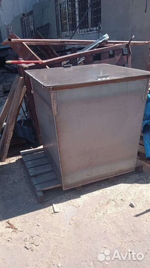 Мусорный бак металлический