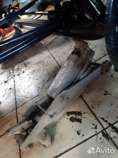 Домкрат подкатной 2 т,3т,5т