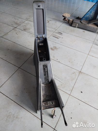 Подлокотник на Volvo 940