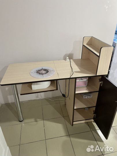 Маникюрный стол складной