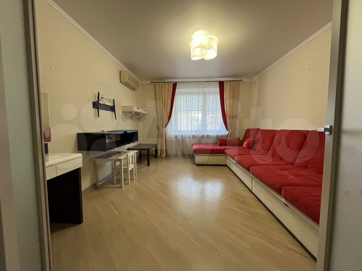 2-к. квартира, 52 м², 2/10 эт.