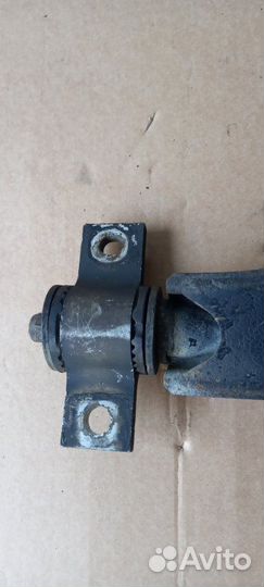 Рычаг подвески нижний передний правый Nissan