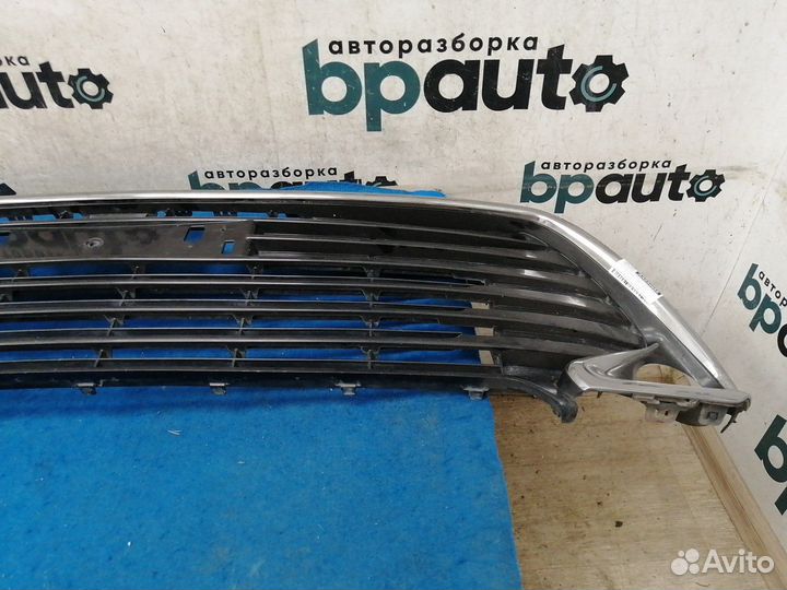 Решетка переднего бампера 53112-33160 Toyota Camry