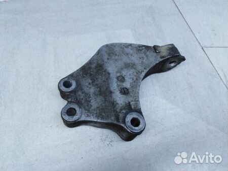 Кронштейн двигателя Мазда