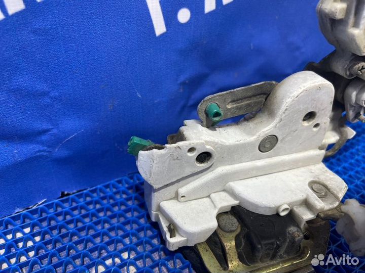 Задний правый замок двери Nissan Almera N16 седан