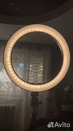 Кольцевая светодиодная лампа