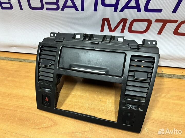 Nissan Tiida C11 Дефлектор воздушный центральный