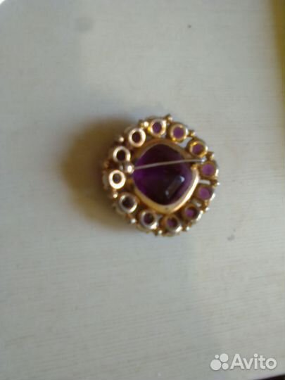 Старинная брошь