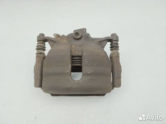 Суппорт тормозной передний правый Skoda Octavia A7