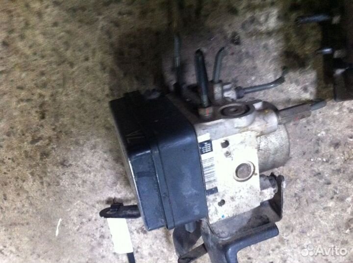 Блок ABS (насос) Тойота Ярис Toyota Yaris