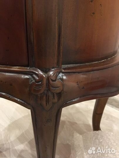 Тумба-столик из массива резная