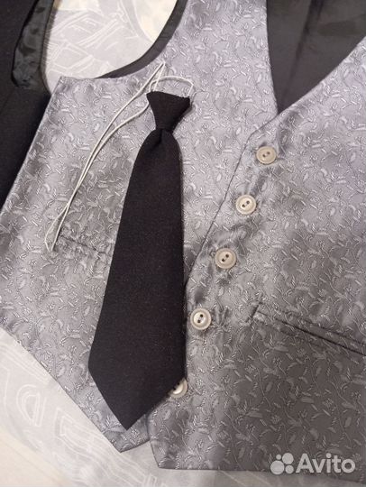 Жилетки нарядные праздничные