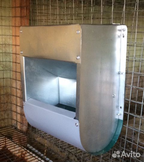 Бункерная кормушка для кроликов