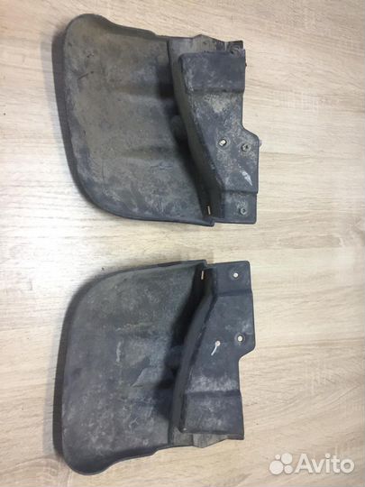 Брызговик Передний Левый Mitsubishi L200