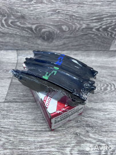 Колодки тормозные задние Toyota, 04466-33220