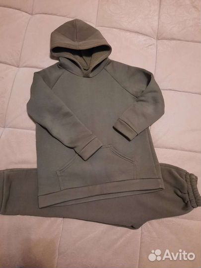 Спортивный костюм на мальчика 134 140
