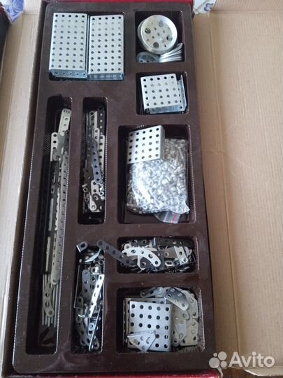 Детский металлический конструктор-паровозик