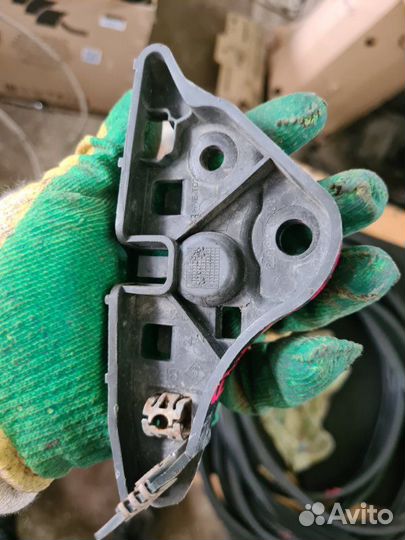 Крепление бампера переднее правое Renault Fluence