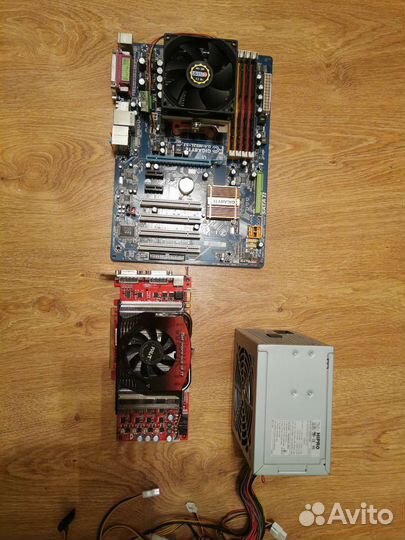 Видеокарта с материнской платой и процессором
