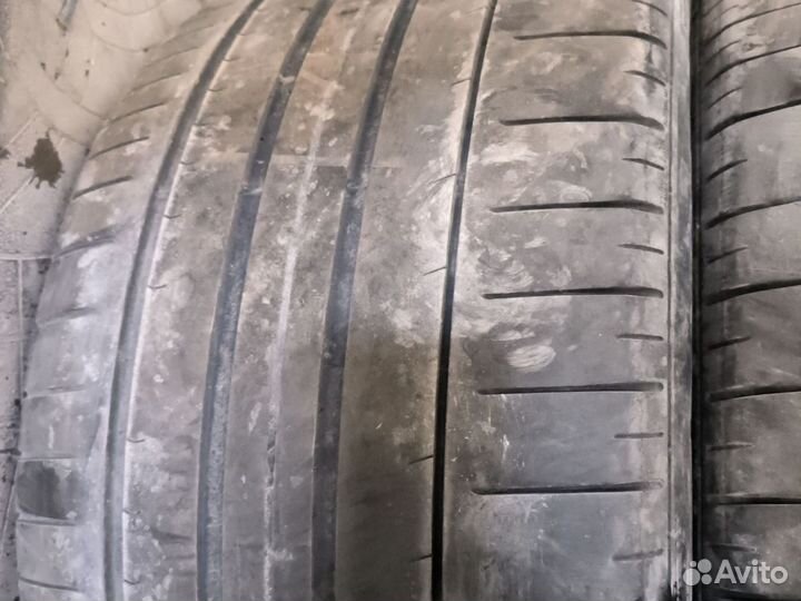 Pirelli P Zero 255/35 R21 98Y