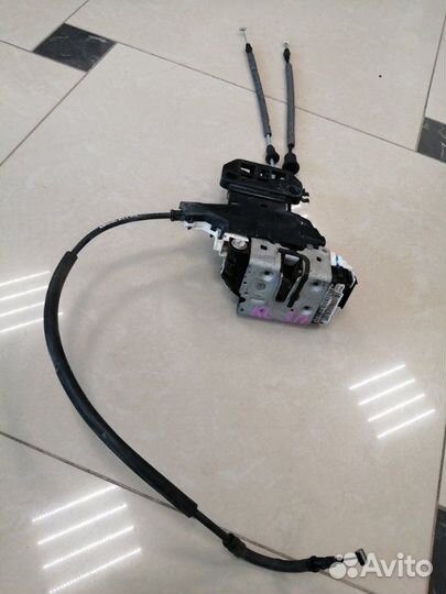 Замок боковой двери задний правый Jeep Cherokee KL