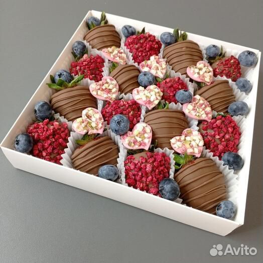 Клубника в шоколаде 16-20 ягод с сердечками