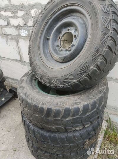 R15 Kumho Road Venture MT71 215/75, PCD 5x139.7 DIA 98