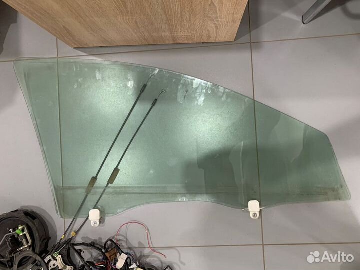 Стекло оригинальное Mitsubishi Outlander XL