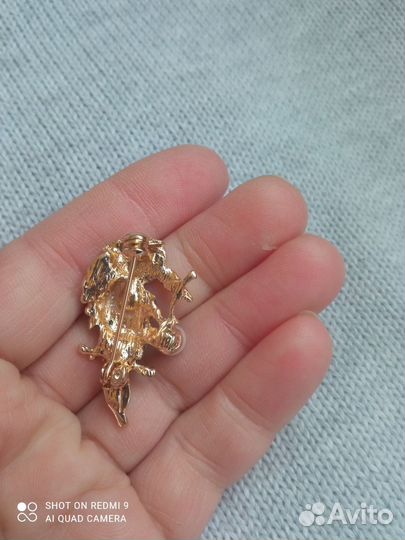 Брошь Значок Новый